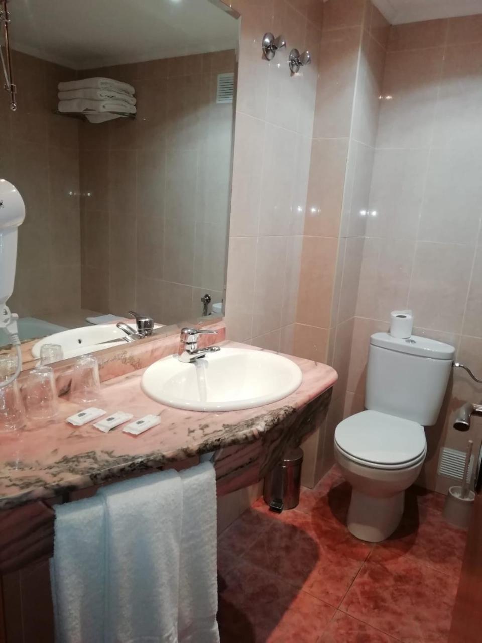 Hotel Brasa เอลวัช ภายนอก รูปภาพ